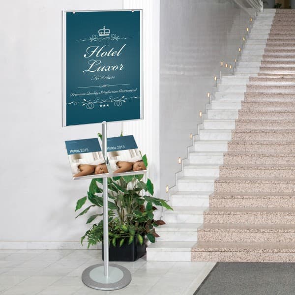 Doppelseitiges Bodendisplay "Stopinfo"