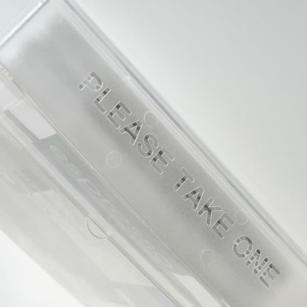 dettaglio porta brochure da esterno