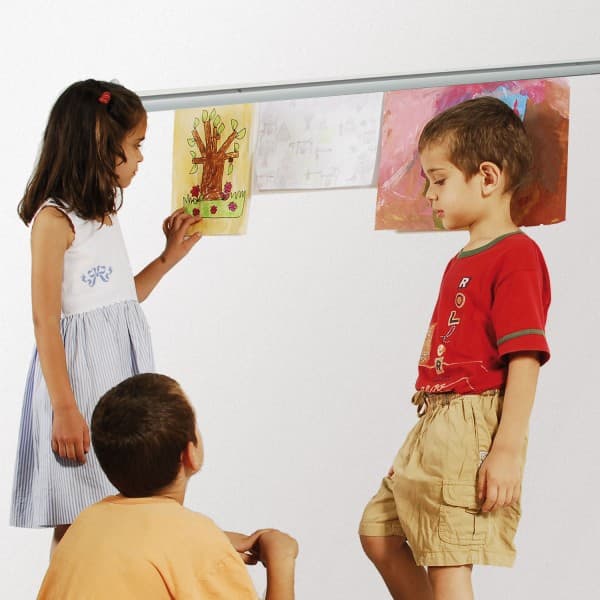 Binario a parete portainformazioni